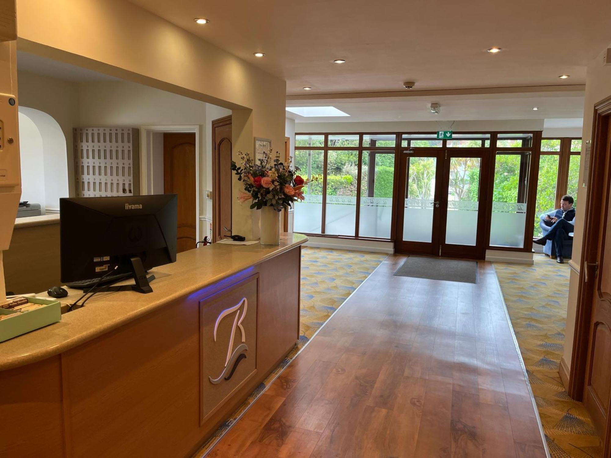 Biarritz Hotel Сент-Брелад Экстерьер фото